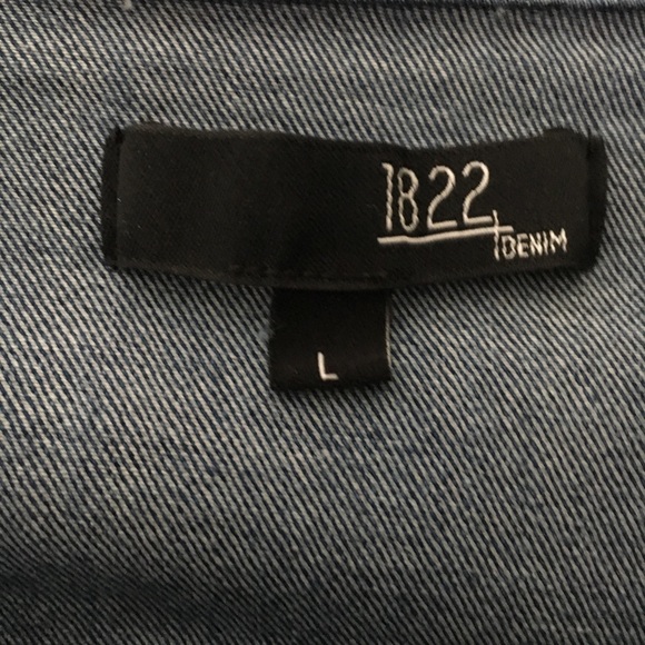 Jean jacket- 1822 size large. Short/falls above waist. - Picture 4 of 4